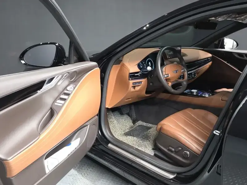 2023 Genesis G80 с пробегом 37 393 км