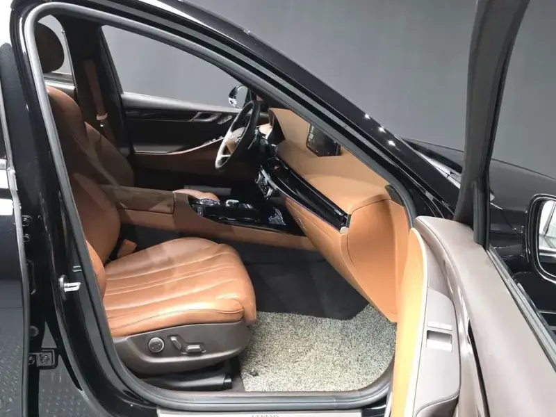 2023 Genesis G80 с пробегом 37 393 км