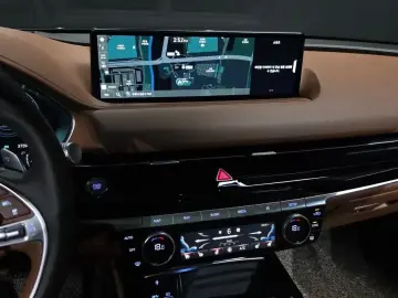2023 Genesis G80 с пробегом 37 393 км