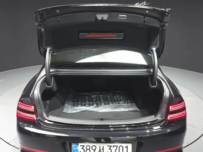 2023 Genesis G80 с пробегом 37 393 км