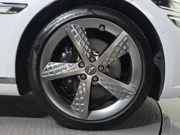 2023 Genesis G80 с пробегом 10 558 км