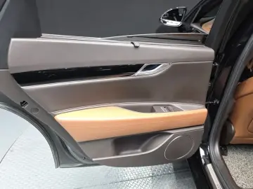2023 Genesis G80 с пробегом 37 393 км