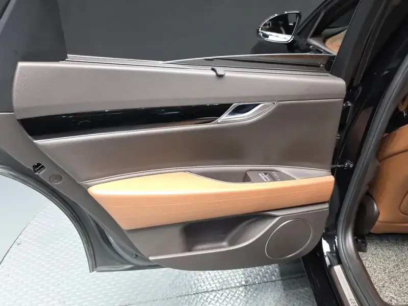 2023 Genesis G80 с пробегом 37 393 км