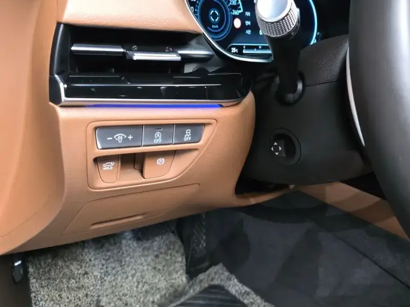 2023 Genesis G80 с пробегом 37 393 км