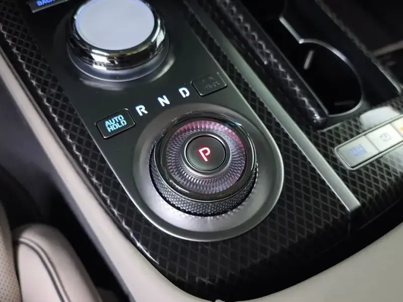 2023 Genesis G80 с пробегом 10 558 км