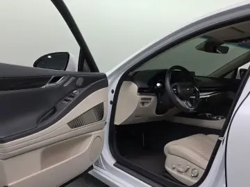2023 Genesis G80 с пробегом 10 558 км
