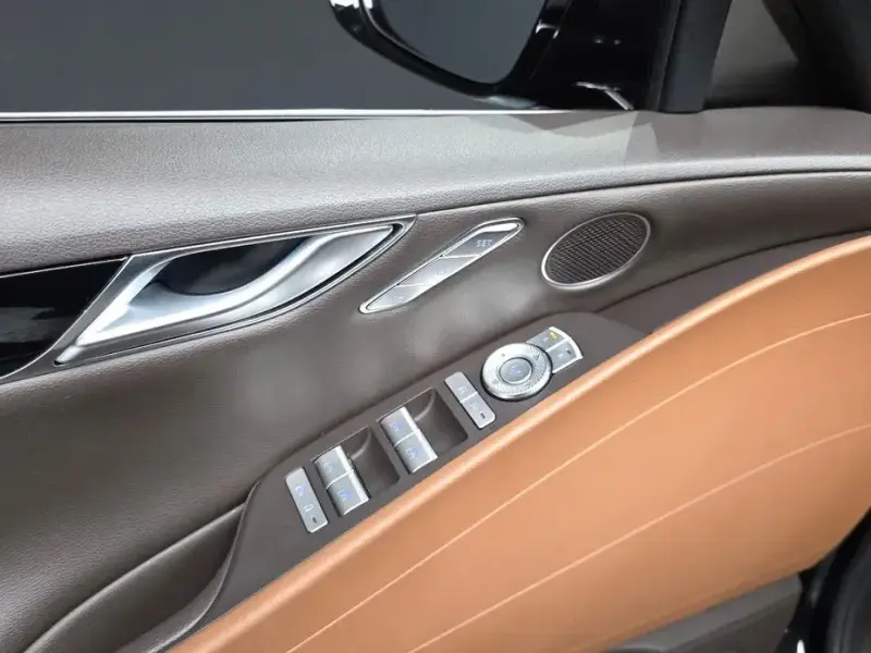 2023 Genesis G80 с пробегом 37 393 км
