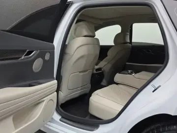 2023 Genesis G80 с пробегом 10 558 км