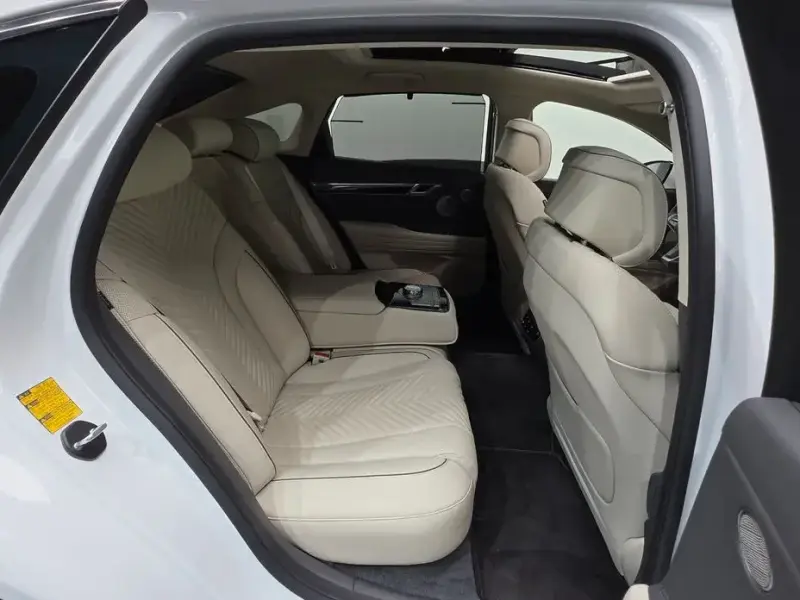 2023 Genesis G80 с пробегом 10 558 км