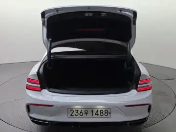2023 Genesis G80 с пробегом 10 558 км