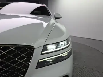 2023 Genesis G80 с пробегом 10 558 км