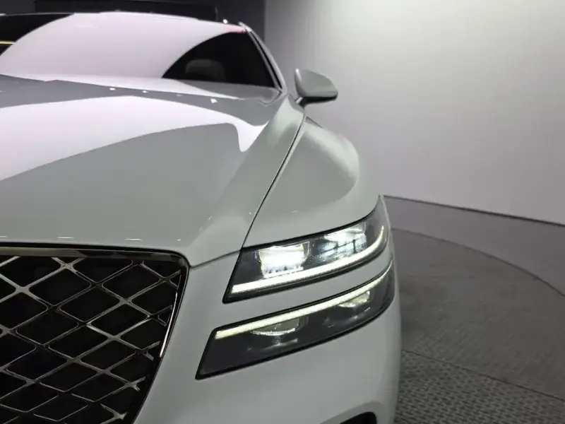 2023 Genesis G80 с пробегом 10 558 км