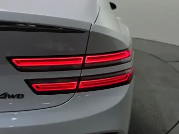 2023 Genesis G80 с пробегом 10 558 км