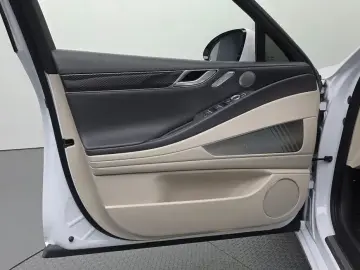 2023 Genesis G80 с пробегом 10 558 км