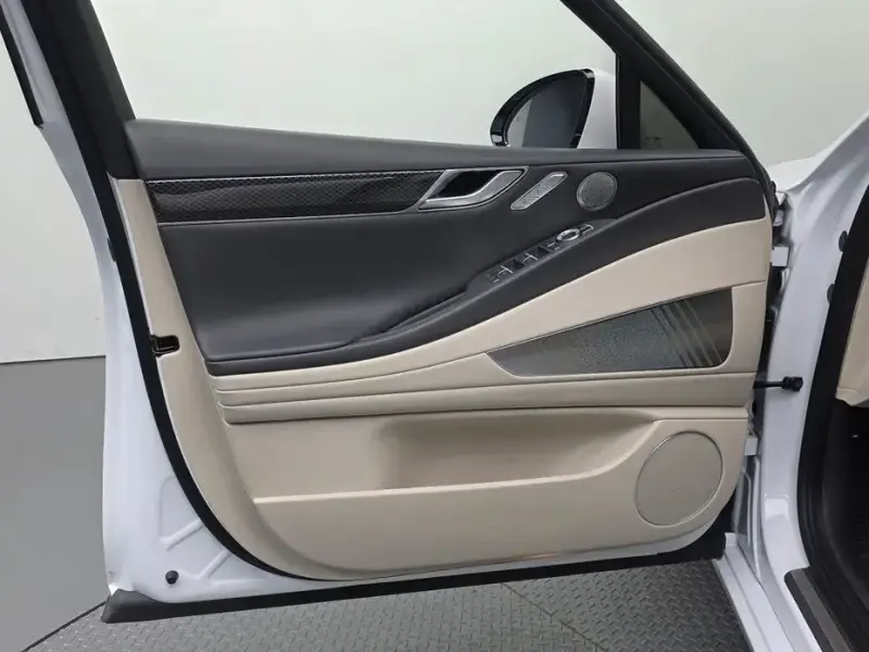 2023 Genesis G80 с пробегом 10 558 км