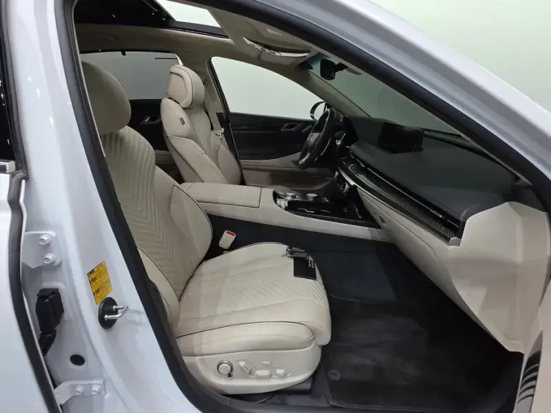 2023 Genesis G80 с пробегом 10 558 км