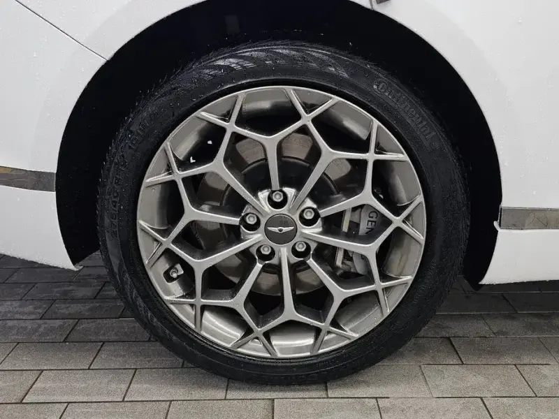 2023 Genesis G80 с пробегом 38 618 км