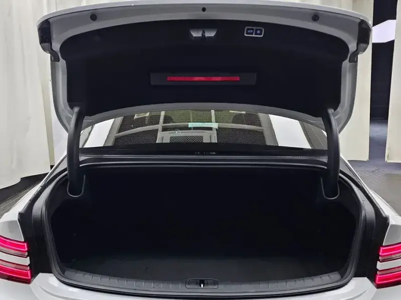 2023 Genesis G80 с пробегом 38 618 км