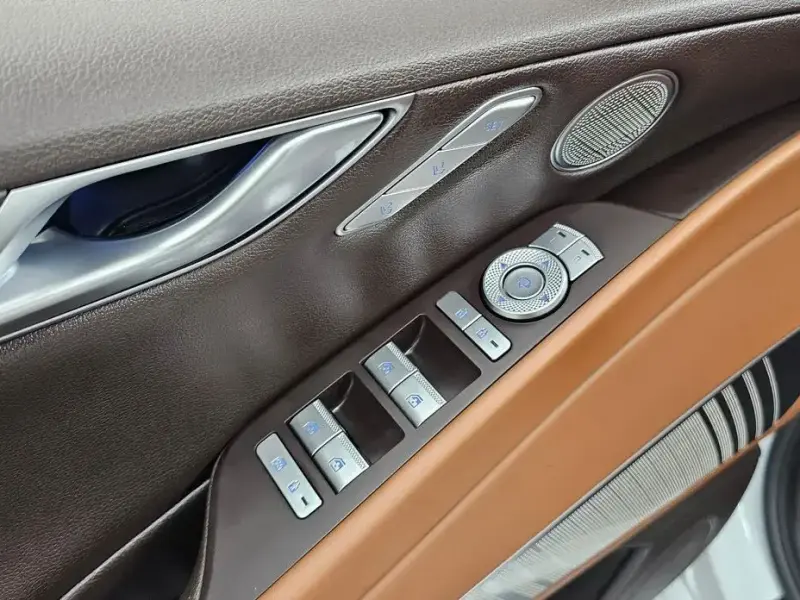 2023 Genesis G80 с пробегом 38 618 км