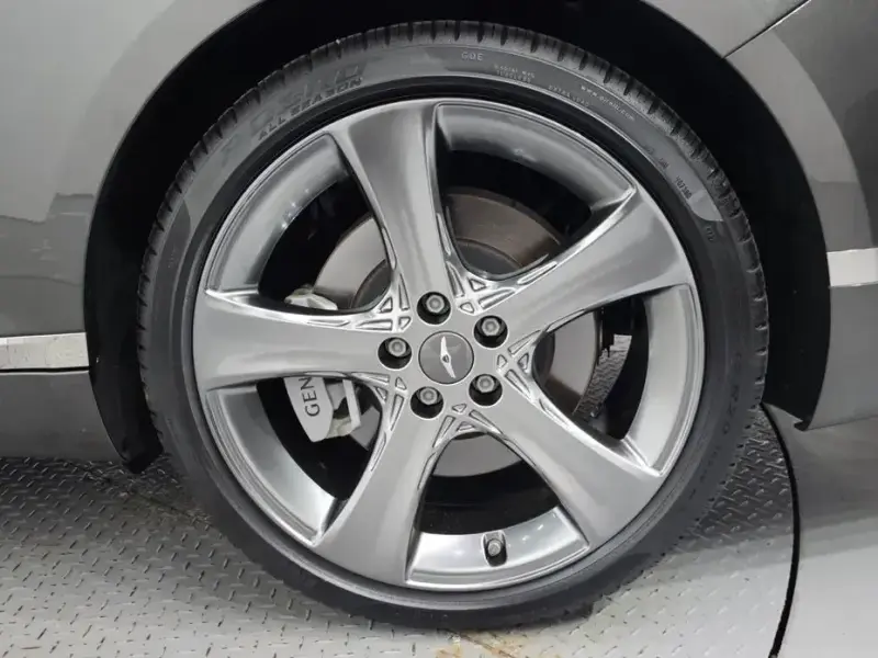2023 Genesis G80 с пробегом 39 197 км