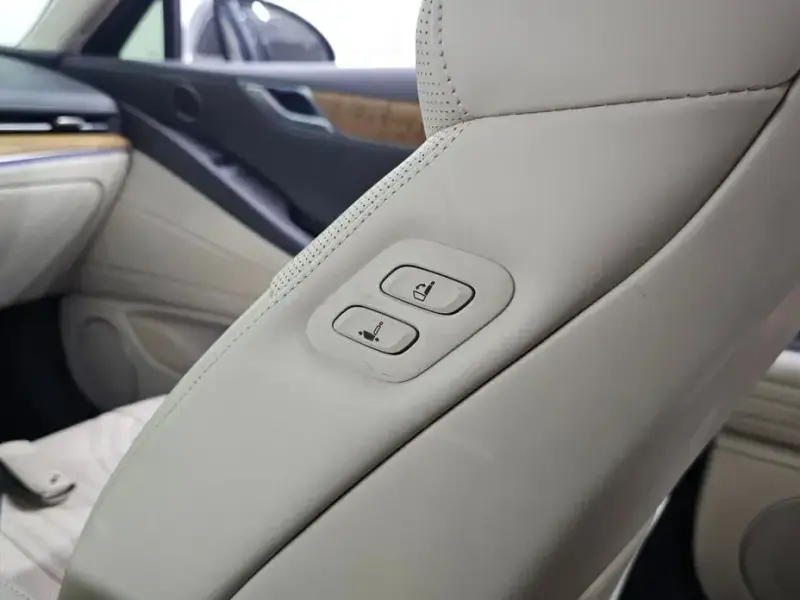 2023 Genesis G80 с пробегом 39 197 км