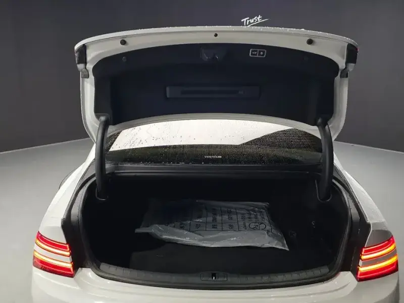 2023 Genesis G80 с пробегом 37 456 км