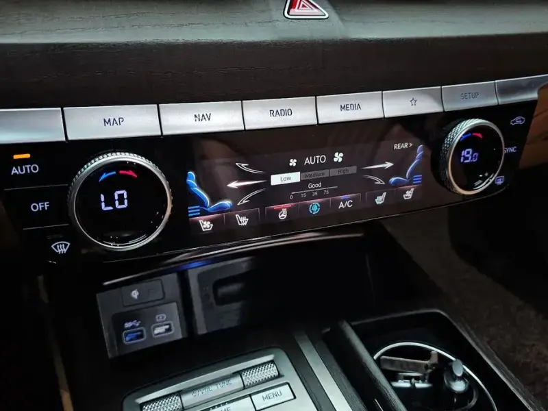 2023 Genesis G80 с пробегом 37 456 км