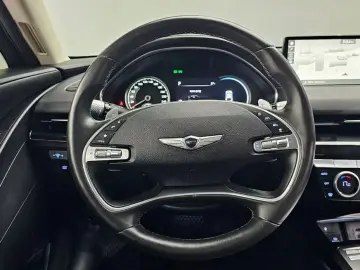 2023 Genesis G80 с пробегом 98 820 км