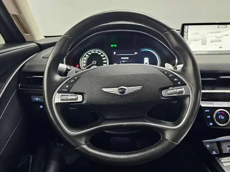 2023 Genesis G80 с пробегом 98 820 км