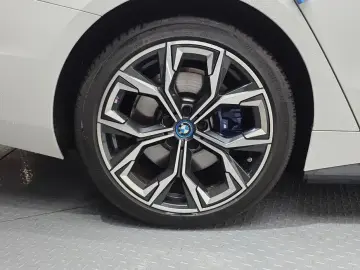 2023 BMW i4 с пробегом 39 378 км