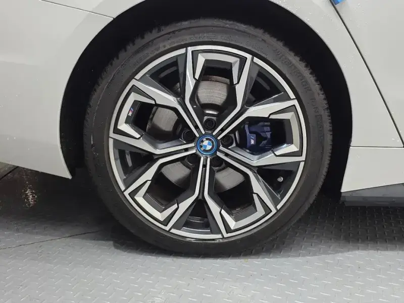 2023 BMW i4 с пробегом 39 378 км