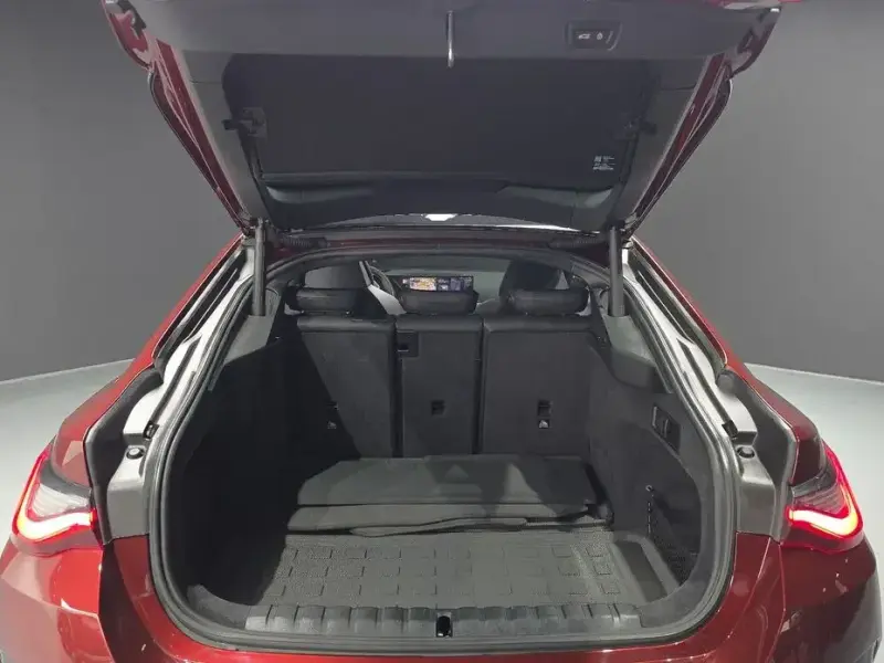2022 BMW i4 с пробегом 22 928 км