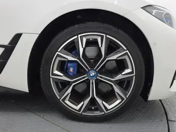 2023 BMW i4 с пробегом 39 378 км