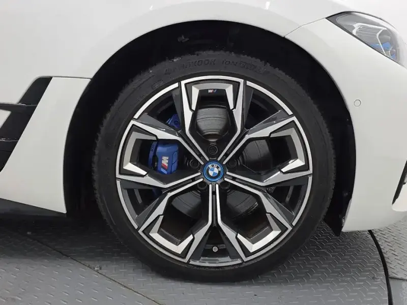 2023 BMW i4 с пробегом 39 378 км