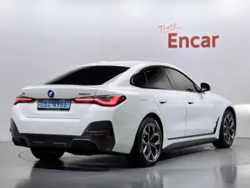 2022 BMW i4 с пробегом 76 809 км