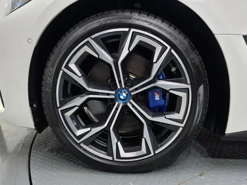2022 BMW i4 с пробегом 76 809 км