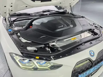 2022 BMW i4 с пробегом 76 809 км