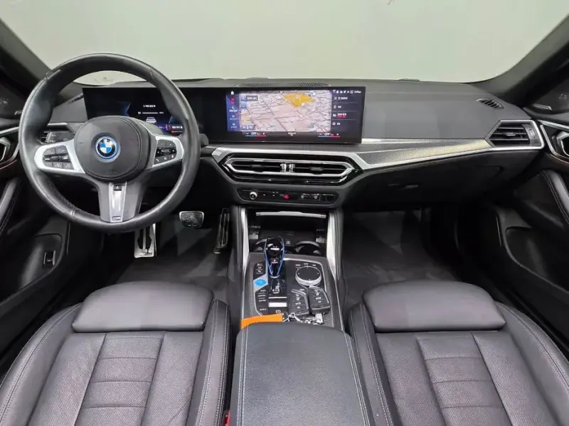 2022 BMW i4 с пробегом 76 809 км