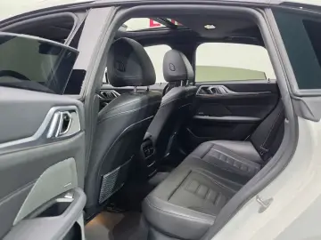 2022 BMW i4 с пробегом 76 809 км