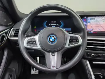 2022 BMW i4 с пробегом 76 809 км