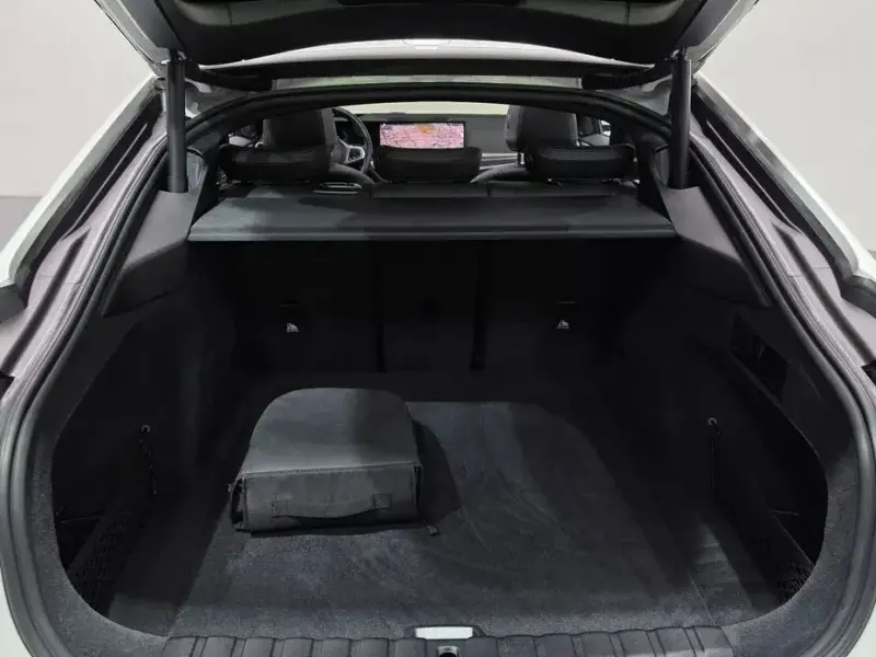 2022 BMW i4 с пробегом 76 809 км