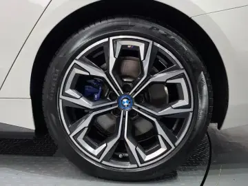 2022 BMW i4 с пробегом 76 809 км