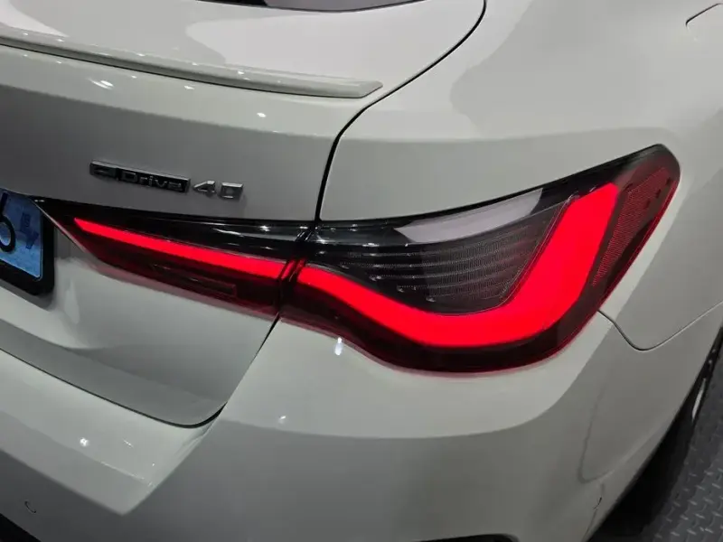 2022 BMW i4 с пробегом 76 809 км