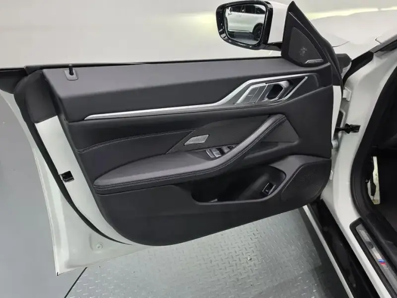 2022 BMW i4 с пробегом 76 809 км