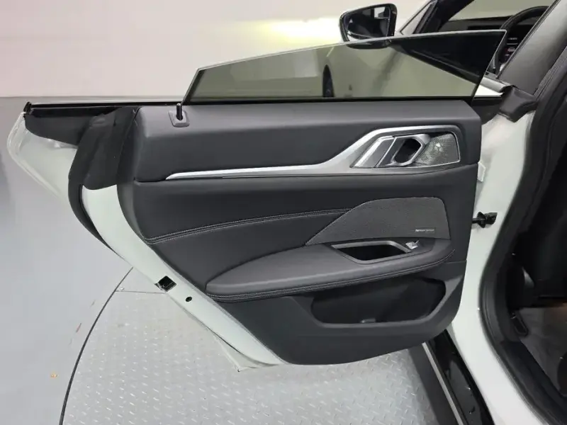 2022 BMW i4 с пробегом 76 809 км