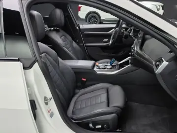 2022 BMW i4 с пробегом 76 809 км