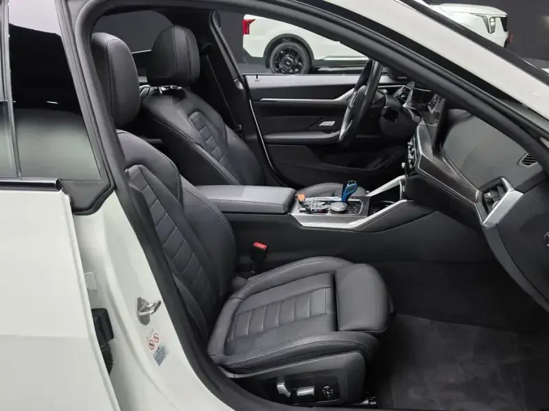 2022 BMW i4 с пробегом 76 809 км