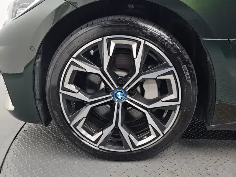 2022 BMW i4 с пробегом 86 518 км
