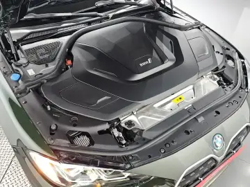 2022 BMW i4 с пробегом 86 518 км
