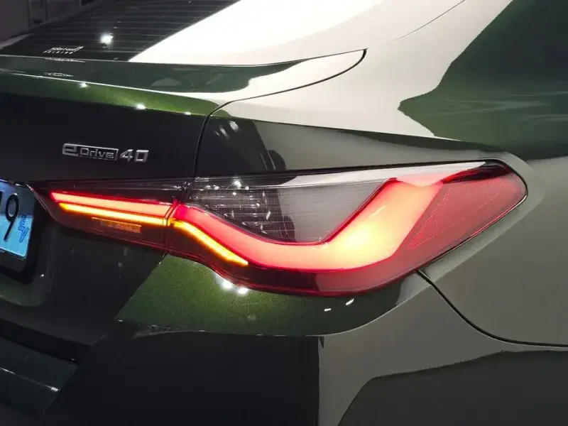 2022 BMW i4 с пробегом 86 518 км